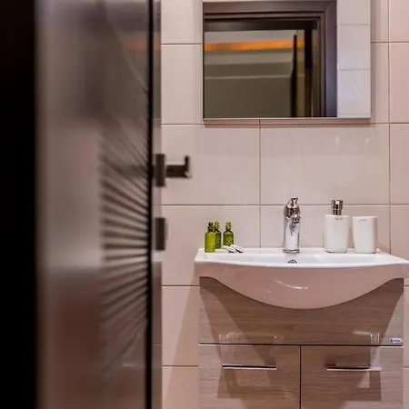 Apartment Ionias In *
